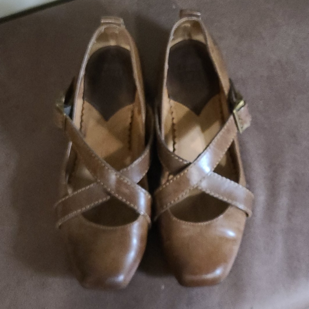 Brown Frye Megan criss cross flats size 8